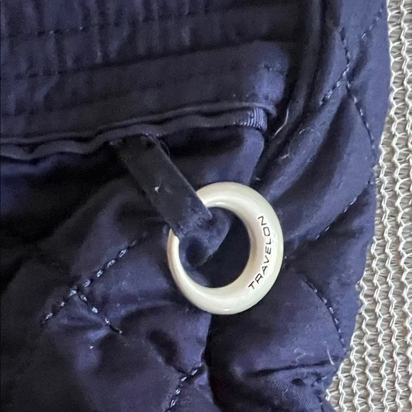 Good🎉condition TRAVELON Elegant Navy Quilted Laptop Bag 17 x 12 x 4.5 inches - Picture 6 of 9